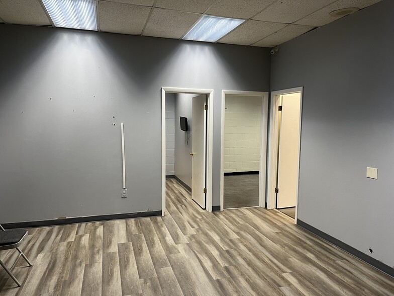 More Photos Of 6612 Arlington Expy, Jacksonville Schools For Lease