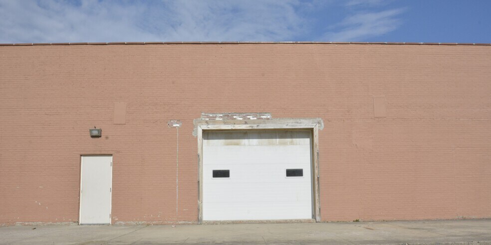 More Photos Of 813 W Old Ridge Rd, Hobart Freestanding For Lease