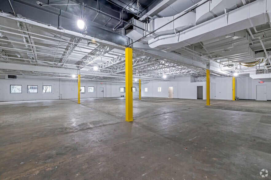 More Photos Of 240 State Rt 17 S, Lodi Warehouse For Lease