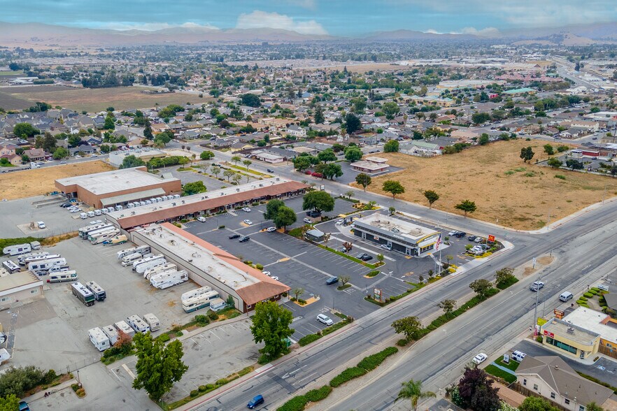 More Photos Of 191 San Felipe Rd, Hollister Unknown For Lease