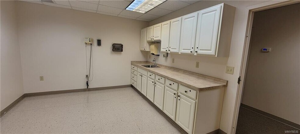 More Photos Of 5879 Snyder Dr, Lockport Medical For Sale