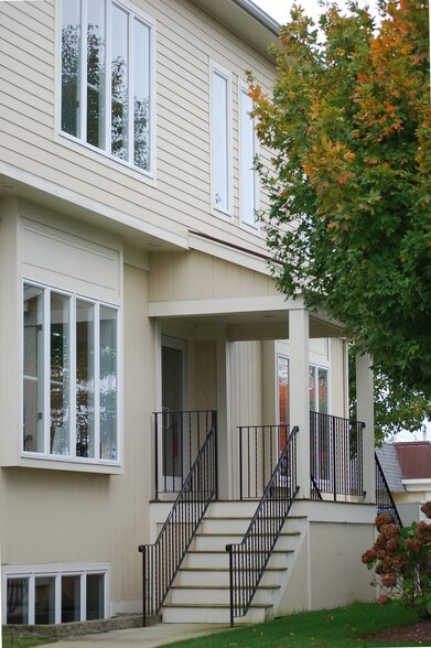 More Photos Of 129 Airport Rd, Hyannis Loft Creative Space For Lease