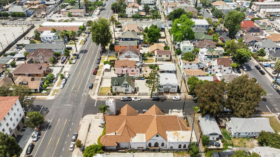 More Photos Of 933 E 28th St, Los Angeles Multifamily For Sale