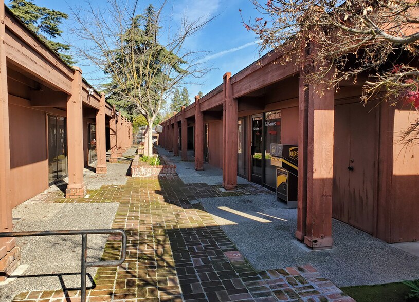 More Photos Of 1255 W Shaw Ave, Fresno Office For Lease