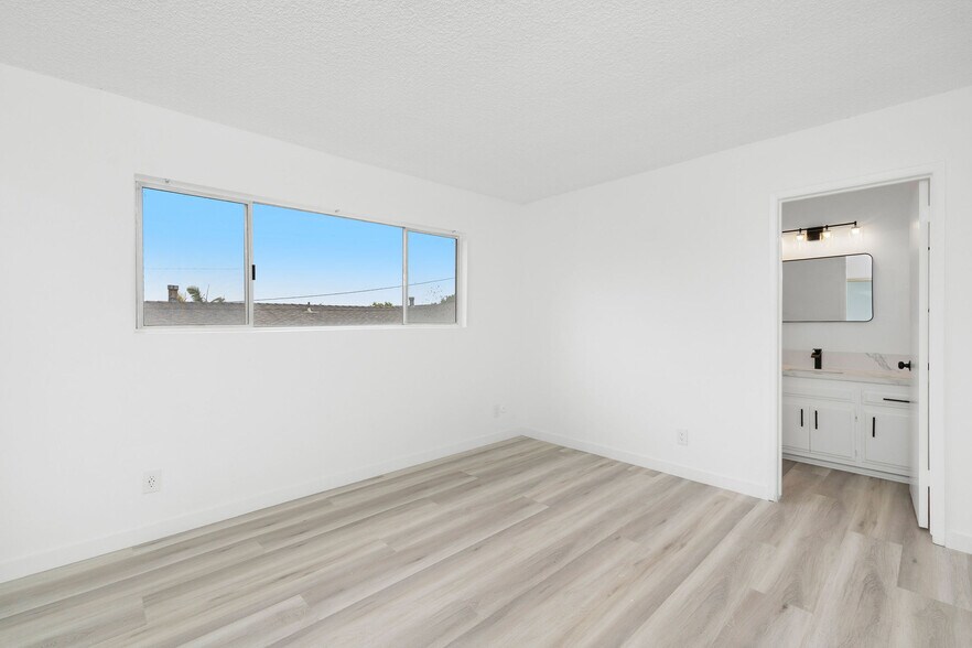 More Photos Of 935 W 10th St, San Pedro Apartments For Sale