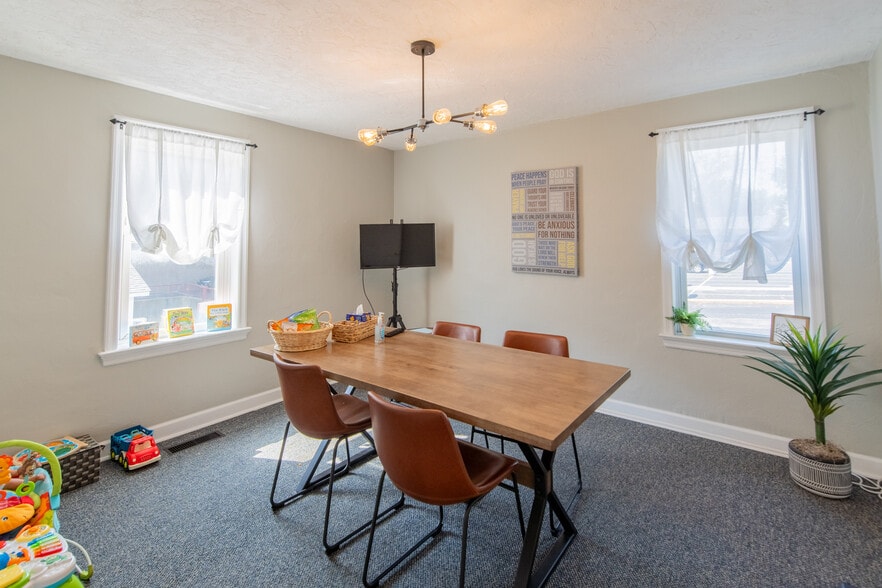 More Photos Of 4154 Crescent Dr, Saint Louis Office For Sale