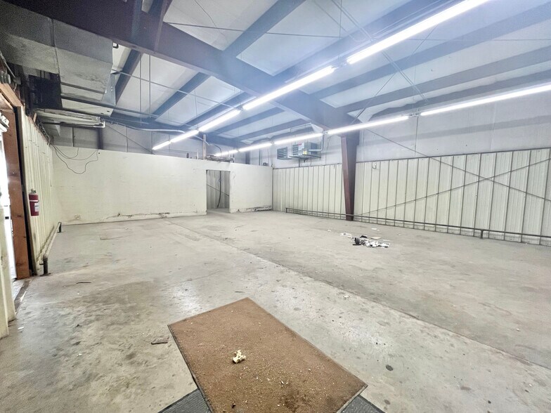 More Photos Of 1709-1713 E 7th St, Atlantic Storefront Retail Office For Sale