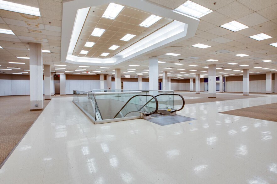 More Photos Of 5060 Montclair Plaza Ln, Montclair Unknown For Lease
