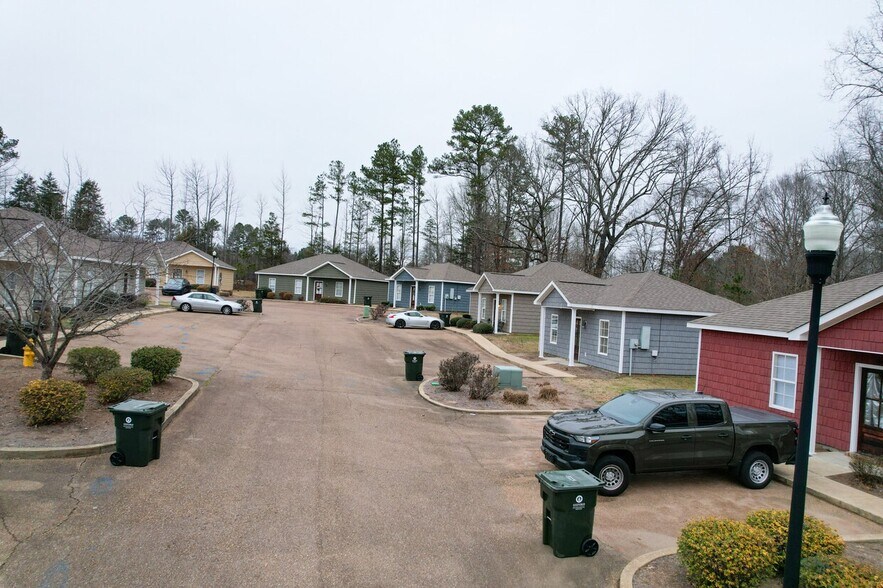 More Photos Of 360-372 Acadia Loop, Oxford Apartments For Sale