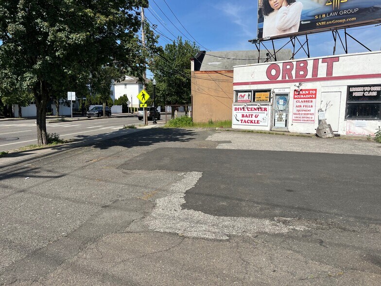 More Photos Of 3267 Fairfield Ave, Bridgeport Storefront For Sale