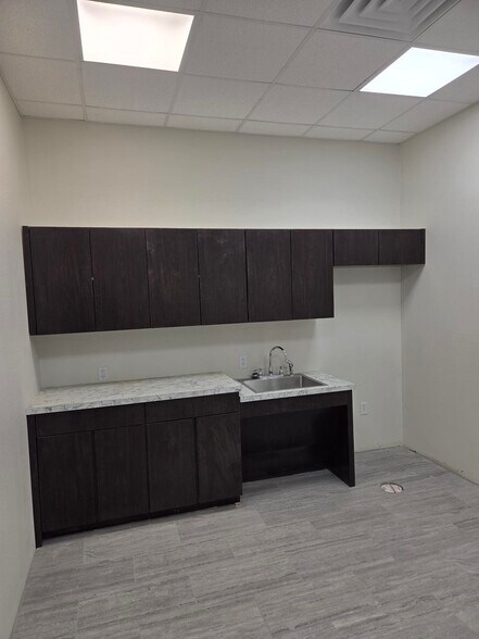 More Photos Of 3430 Alemeda St, Fort Worth Warehouse For Lease