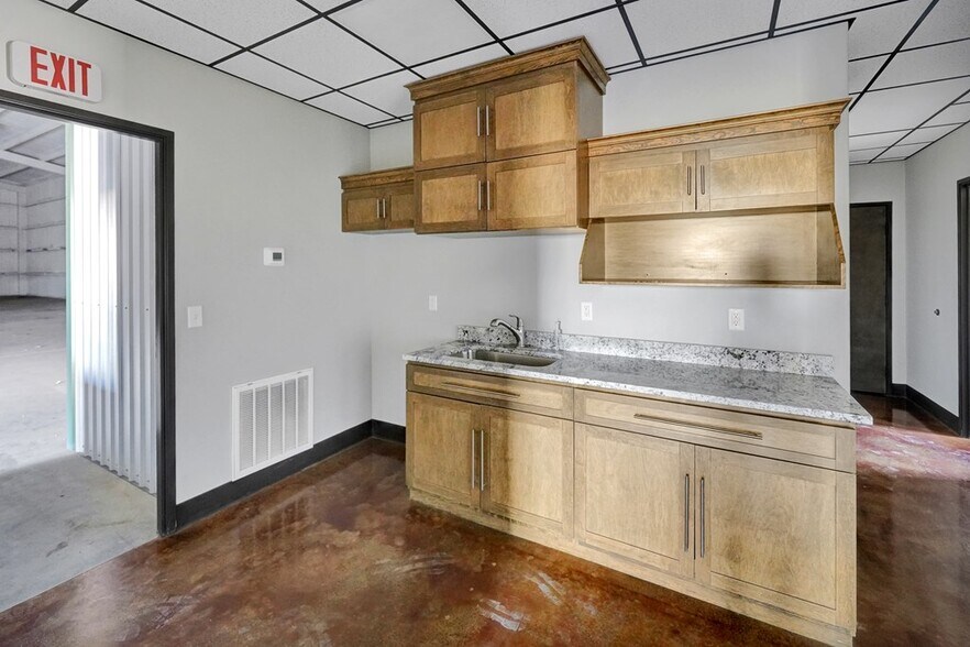 More Photos Of 2466 N FM 1936, Odessa Warehouse For Lease