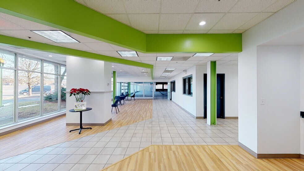 More Photos Of 7080 N Mccormick Blvd, Lincolnwood Warehouse For Lease