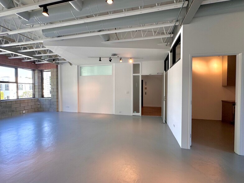 More Photos Of 2110 Main St, Santa Monica Loft Creative Space For Lease
