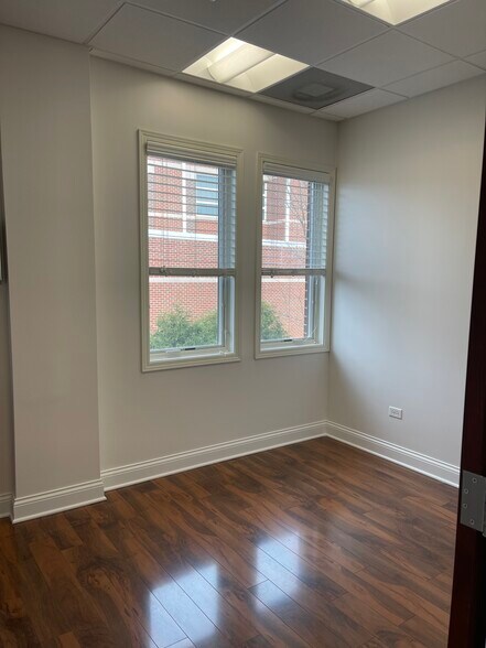 More Photos Of 114 W Rockland Rd, Libertyville Office For Lease