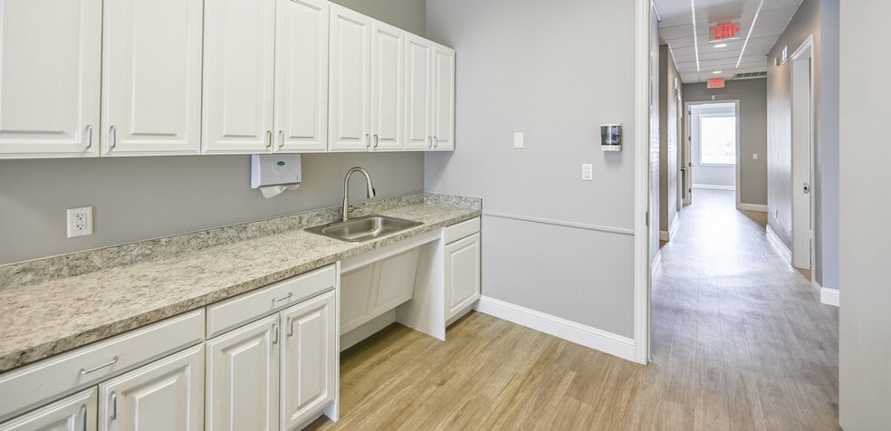 More Photos Of 4100 Fairway Dr, Carrollton Medical For Lease