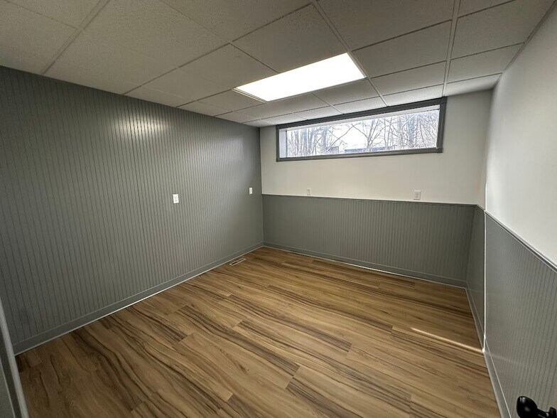 More Photos Of 2852 N Biagio, Ozark Office For Lease