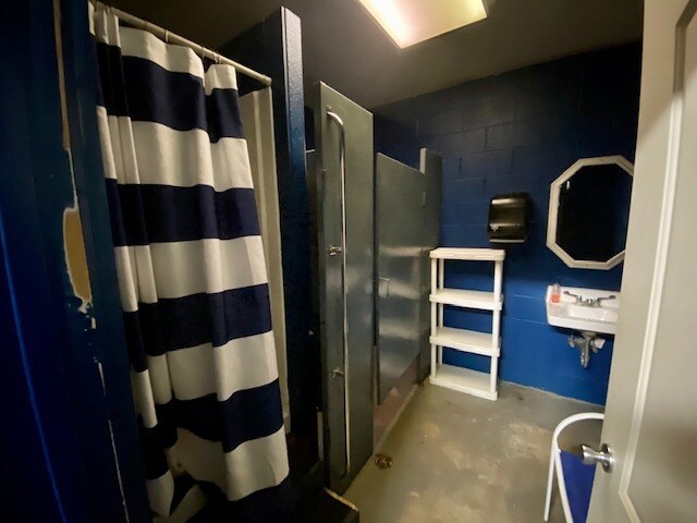 More Photos Of 703 W 13th St, Muncie Warehouse For Sale