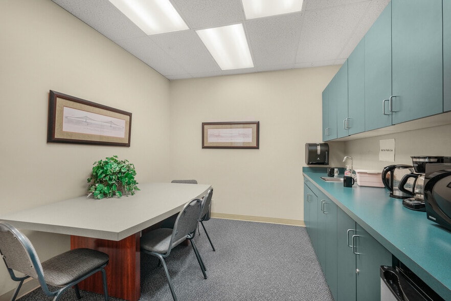 More Photos Of 9407 NE Vancouver Mall Dr, Vancouver Office Residential For Sale