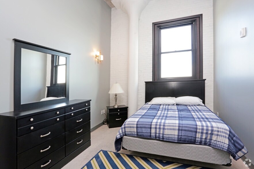 More Photos Of 511 Pershing Ave, Davenport Multifamily For Sale