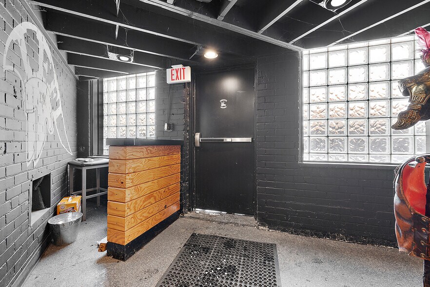 More Photos Of 16387–16395 Harper ave @ Harper Ave and Whittier Ave, Detroit Bar For Sale