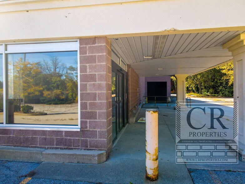 More Photos Of 2094 E Main St, Cortlandt Manor Freestanding For Sale