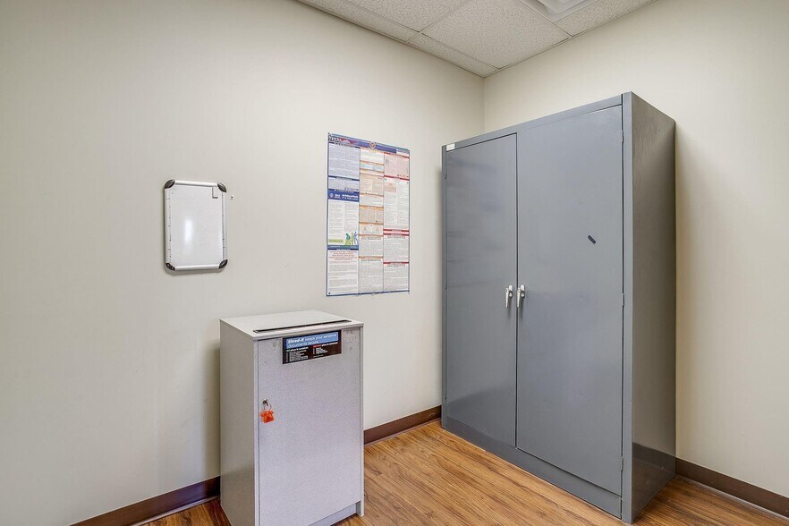 More Photos Of 1200 Crawford Ave, Granbury Medical For Lease