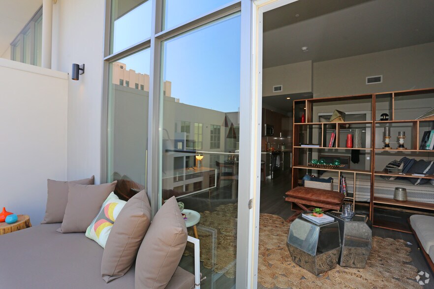 More Photos Of 750 S Grand Ave, Los Angeles Apartments For Lease