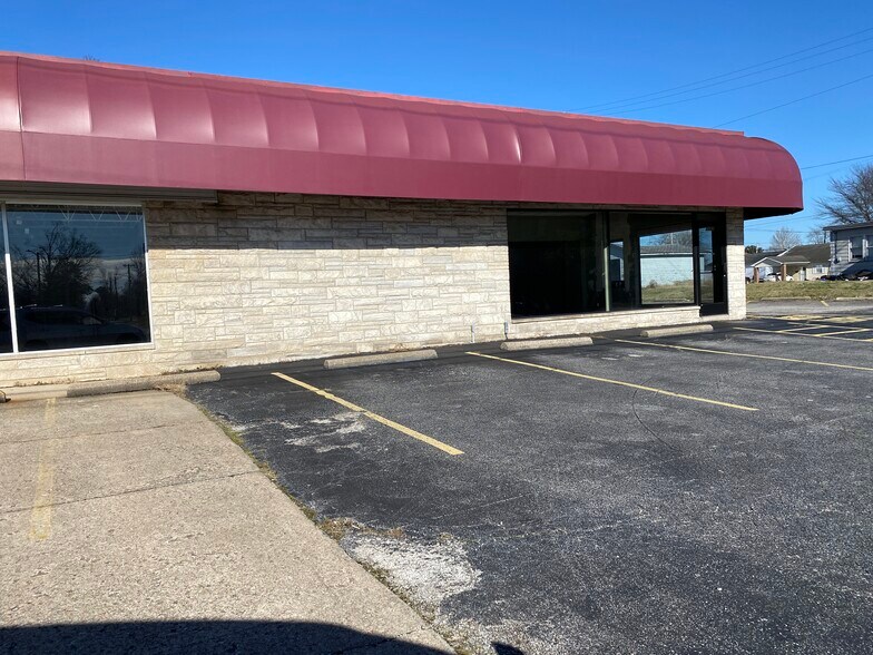 More Photos Of 1102 W Main St, Marion Freestanding For Sale