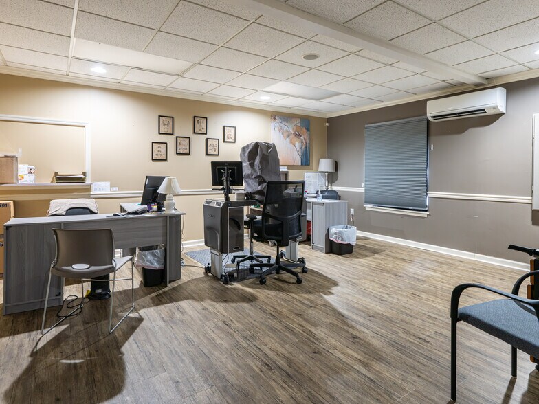 More Photos Of 1998 Hendersonville Rd, Asheville Medical For Sale