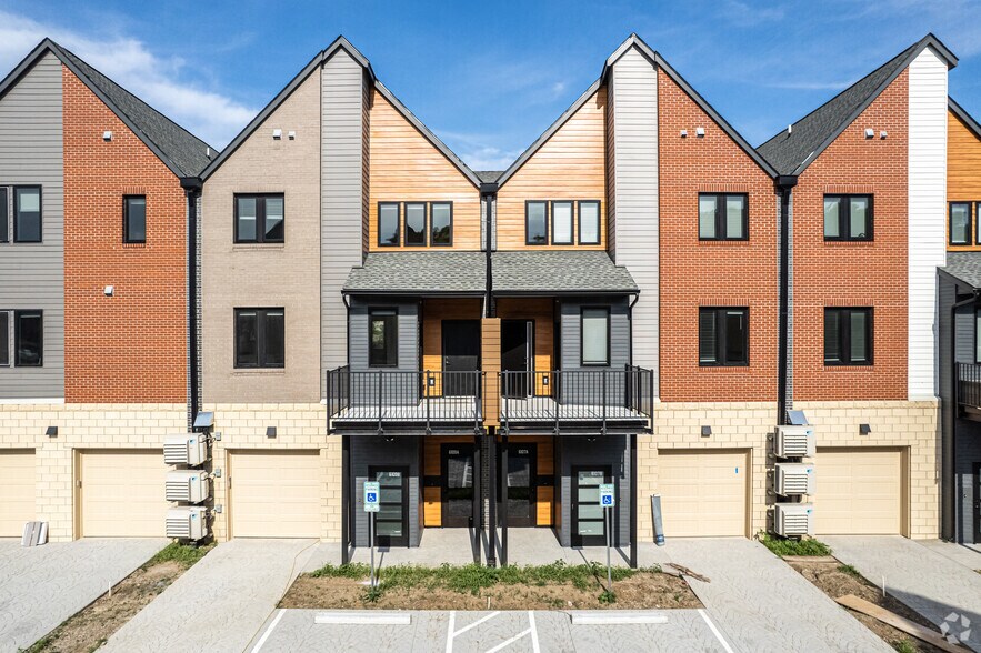 Primary Photo Of 6115 Nieman Rd, Shawnee Apartments For Sale