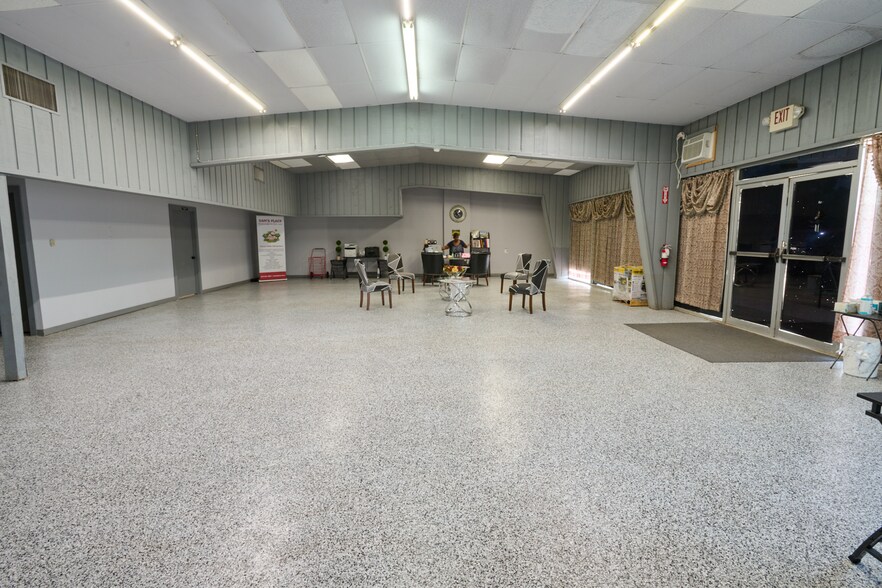 More Photos Of 1320 N Richmond Rd, Wharton Light Distribution For Sale