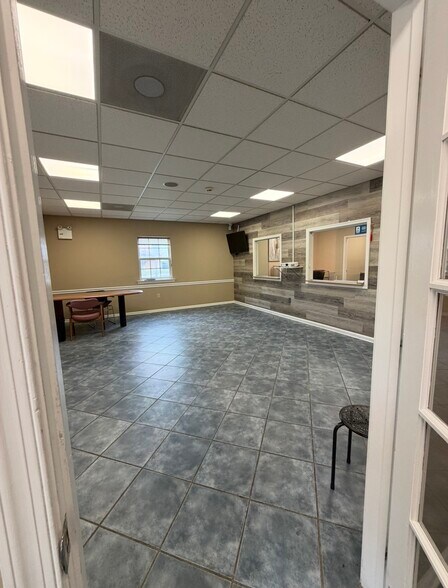 More Photos Of 66 Buck Rd, Southampton Medical For Lease