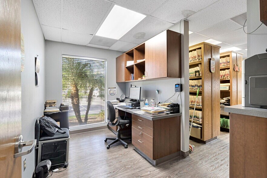 More Photos Of 1260 E Almond Ave, Madera Medical For Sale