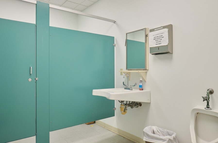 More Photos Of 1908 W Allen St, Allentown Office For Lease