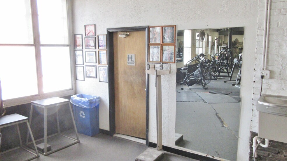 More Photos Of 1622-1628 W Passyunk Ave, Philadelphia Auto Repair For Sale