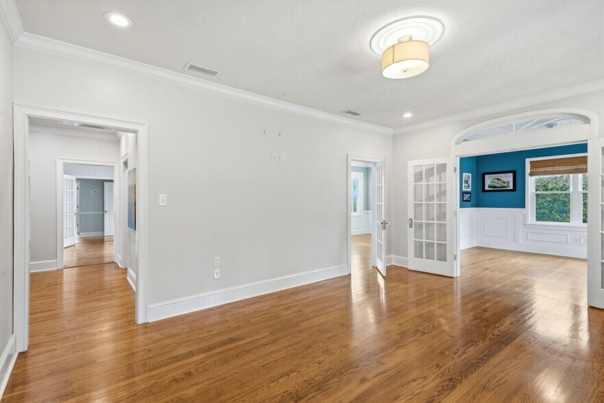 More Photos Of 537 E Park Ave, Tallahassee Office For Sale