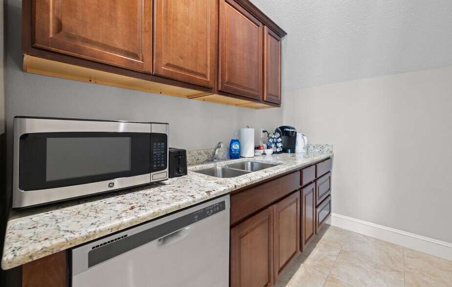 More Photos Of 25511 Budde Rd, The Woodlands Medical For Sale