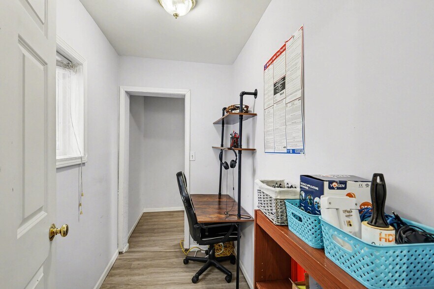 More Photos Of 1031 N Washington Ave, Lansing Office For Sale