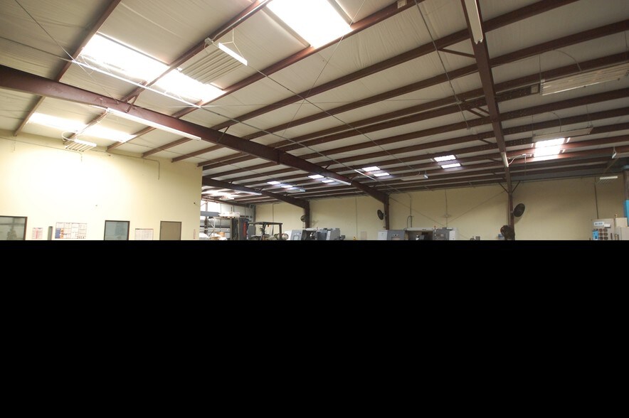 More Photos Of 7211 Spindle Dr, Houston Warehouse For Sale