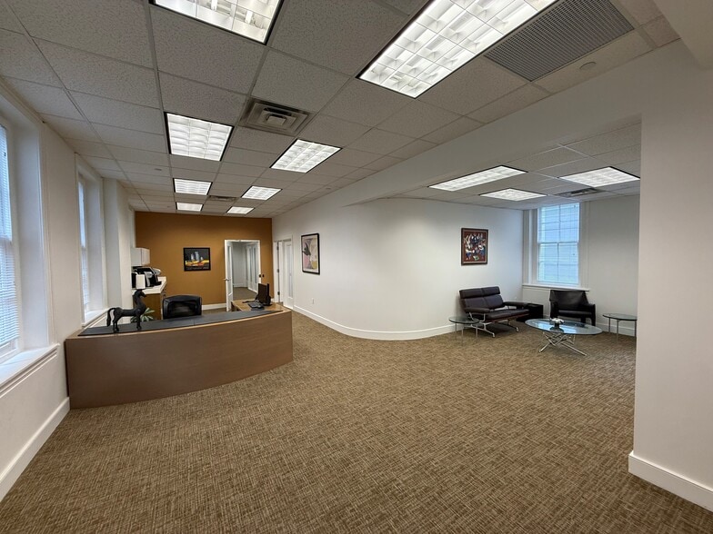 More Photos Of 1417 Locust St, Philadelphia Storefront Retail Office For Sale