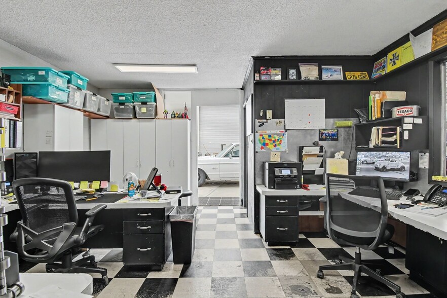 More Photos Of 1235-1239 Cushman Ave, San Diego Service For Sale