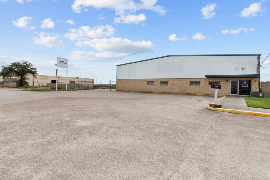 Primary Photo Of 6719 E Highway 332, Freeport Industrial For Sale