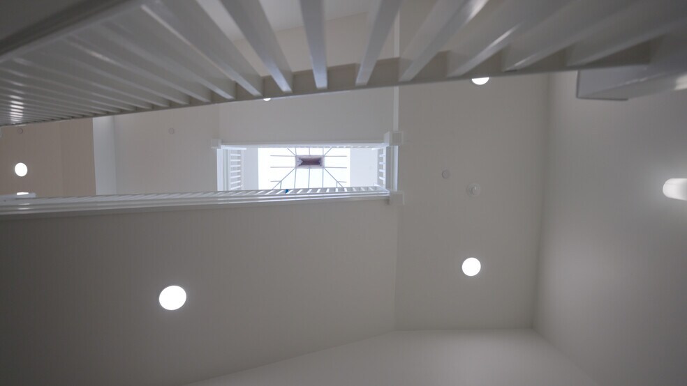 More Photos Of 550 N 1st St, Woodburn Office For Sale