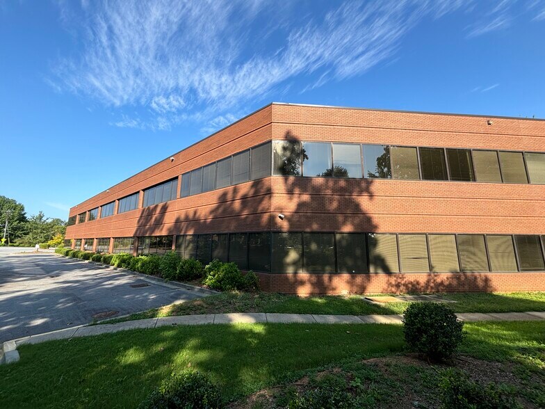 More Photos Of 5515 Spalding Dr, Peachtree Corners Office For Sale