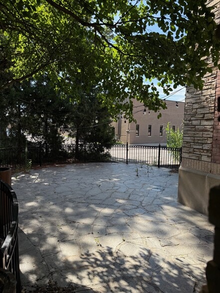 More Photos Of 5001 Town Center Dr, Leawood Restaurant For Lease