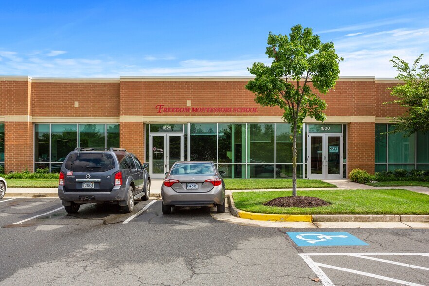 More Photos Of 4229 Lafayette Center Dr, Chantilly Business Park For Lease