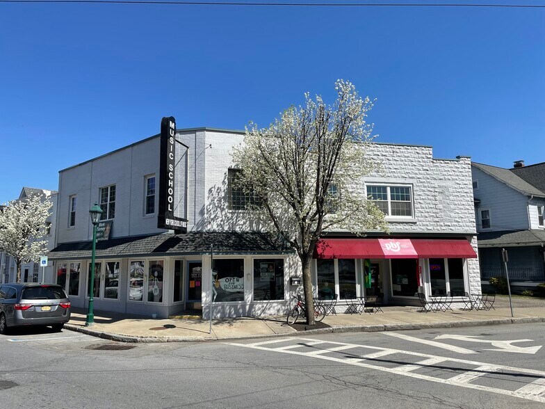 Primary Photo Of 42 Orchard St, Walden Freestanding For Sale