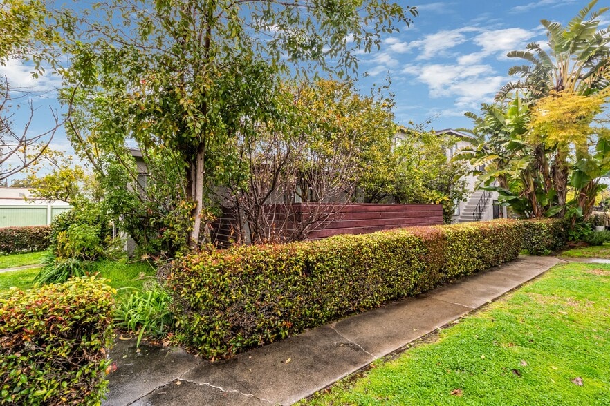 More Photos Of 2117 Stewart St, Santa Monica Apartments For Sale