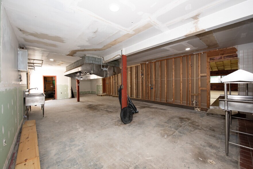 More Photos Of 8123 E Lamar Alexander Pky, Townsend Restaurant For Sale